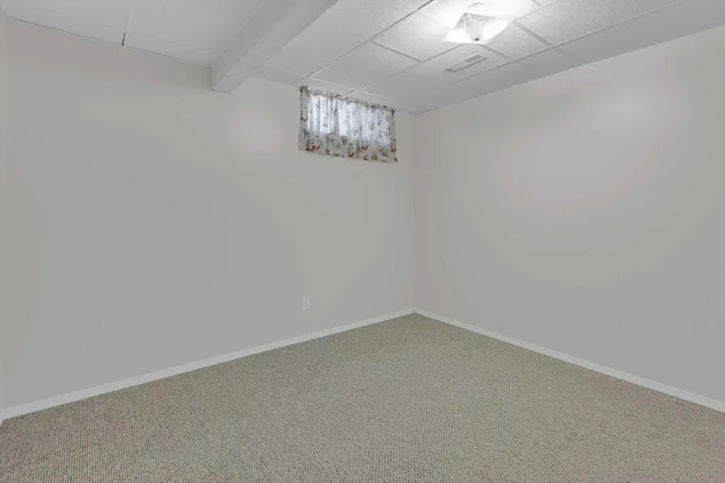 326 9 Street Beiseker AB T0M 0G0