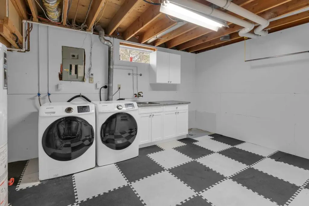 326 9 Street Beiseker AB T0M 0G0