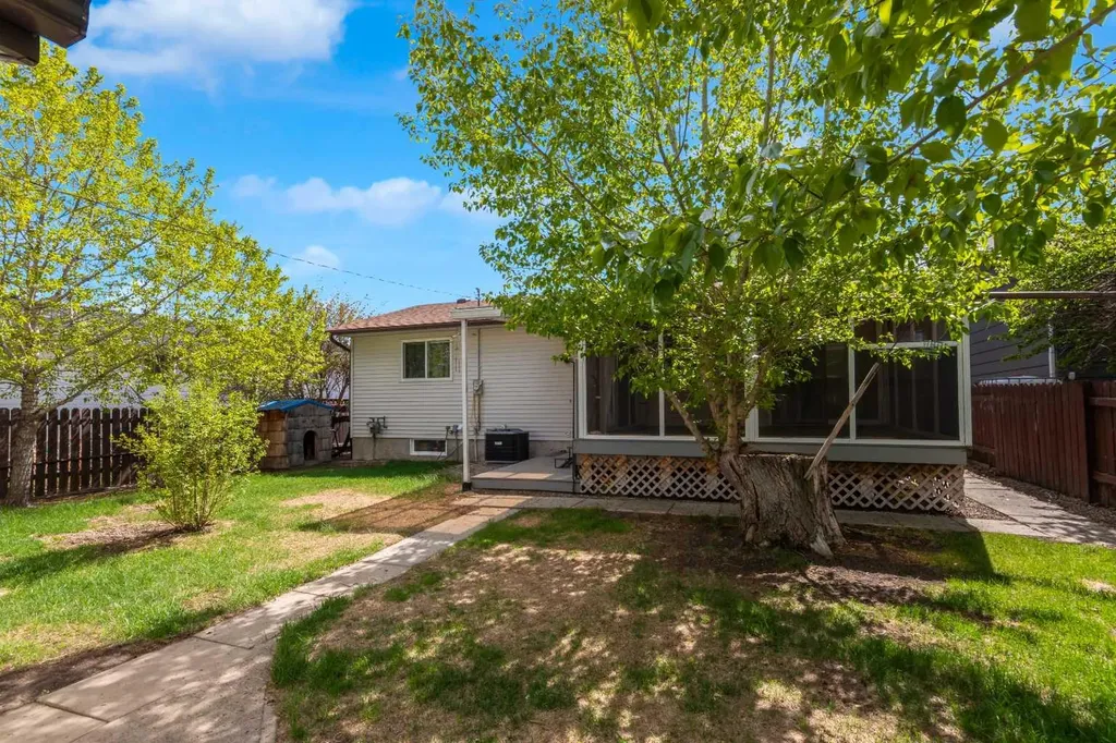 326 9 Street Beiseker AB T0M 0G0