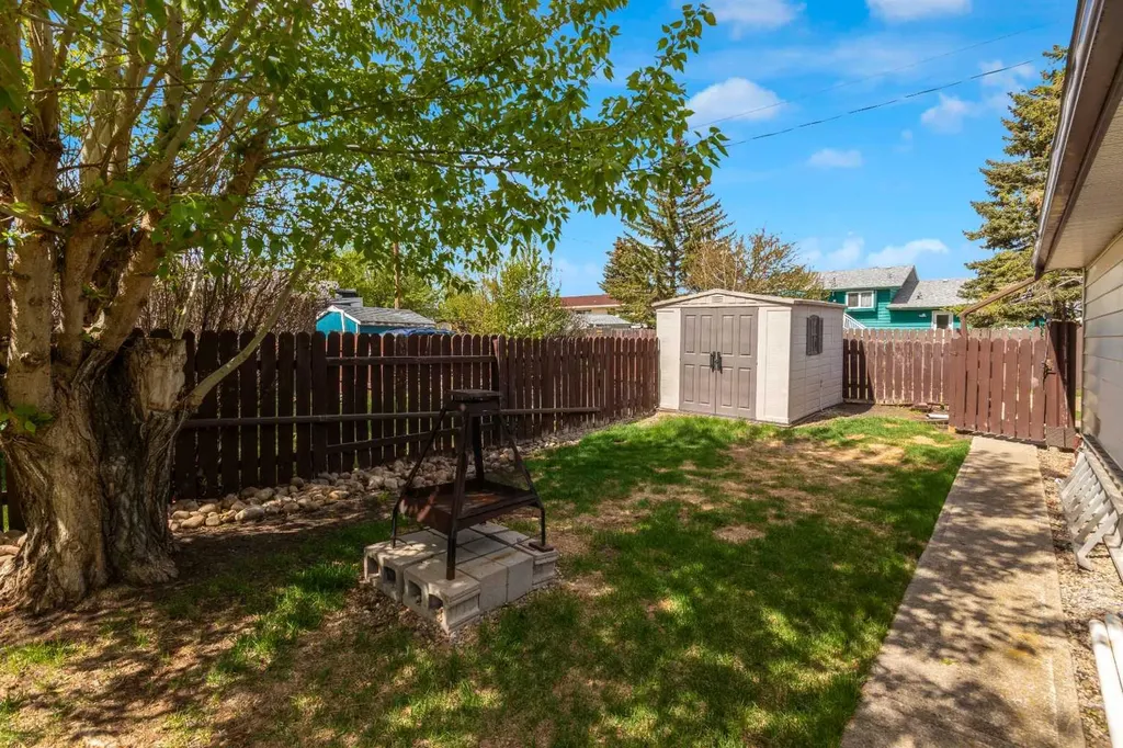 326 9 Street Beiseker AB T0M 0G0