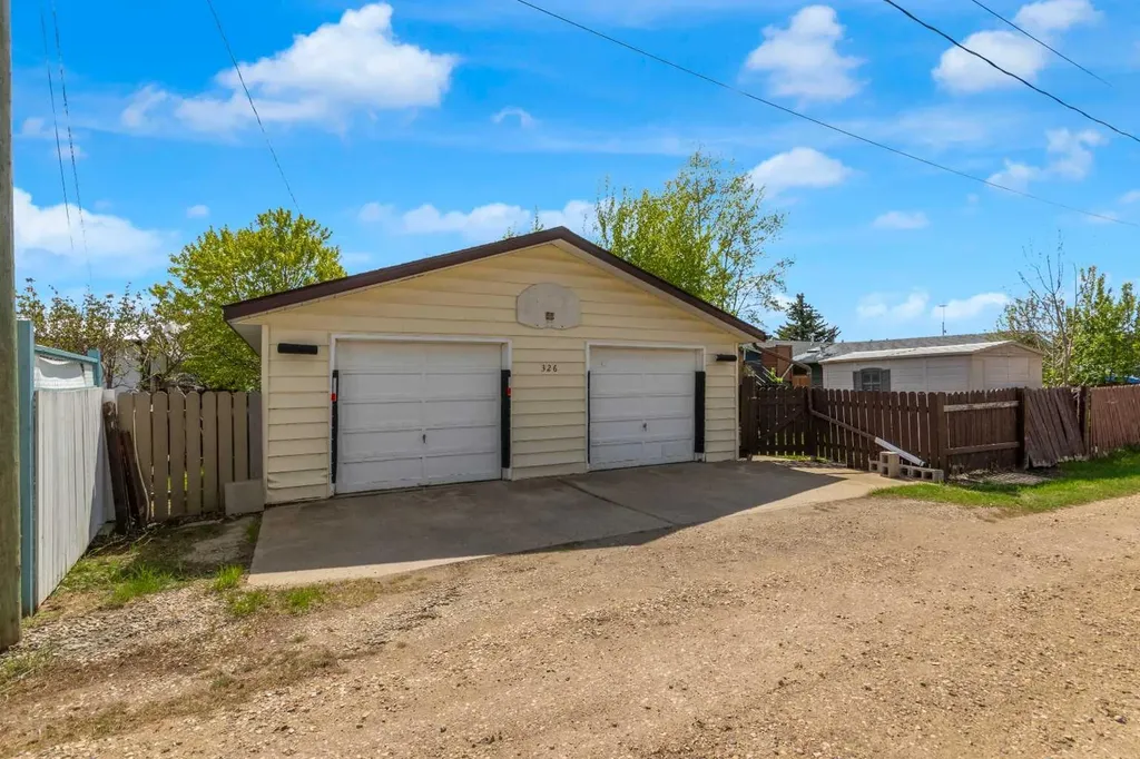 326 9 Street Beiseker AB T0M 0G0