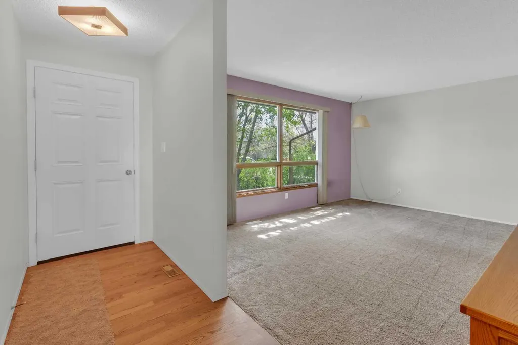 326 9 Street Beiseker AB T0M 0G0