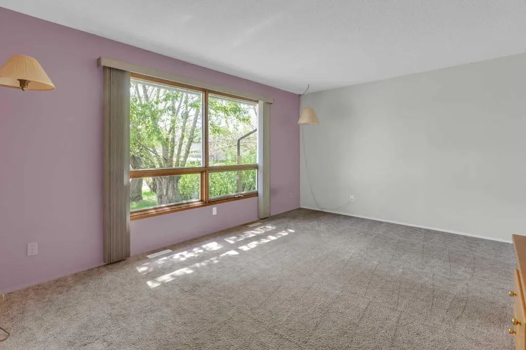 326 9 Street Beiseker AB T0M 0G0