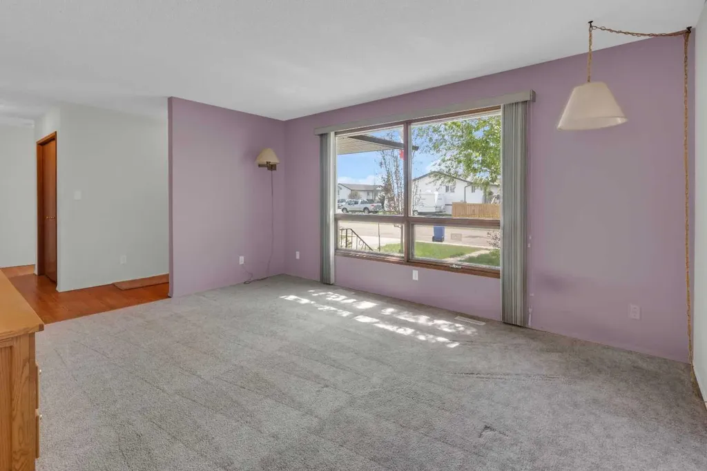 326 9 Street Beiseker AB T0M 0G0
