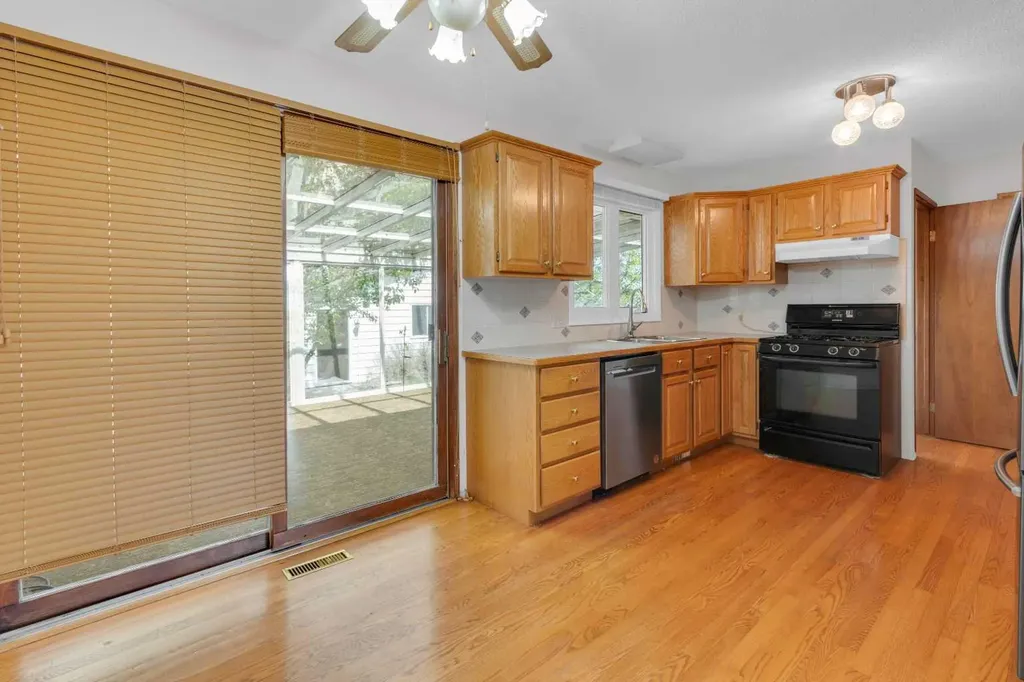 326 9 Street Beiseker AB T0M 0G0