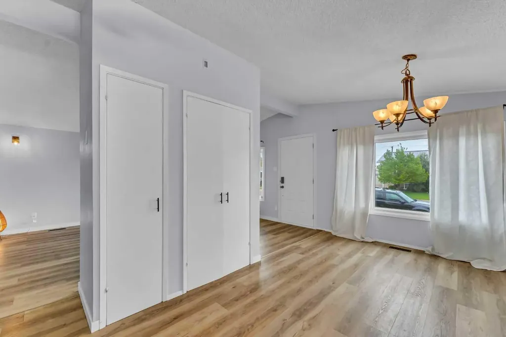 1252 Crockford Crescent NW Medicine Hat AB T1A 7C4
