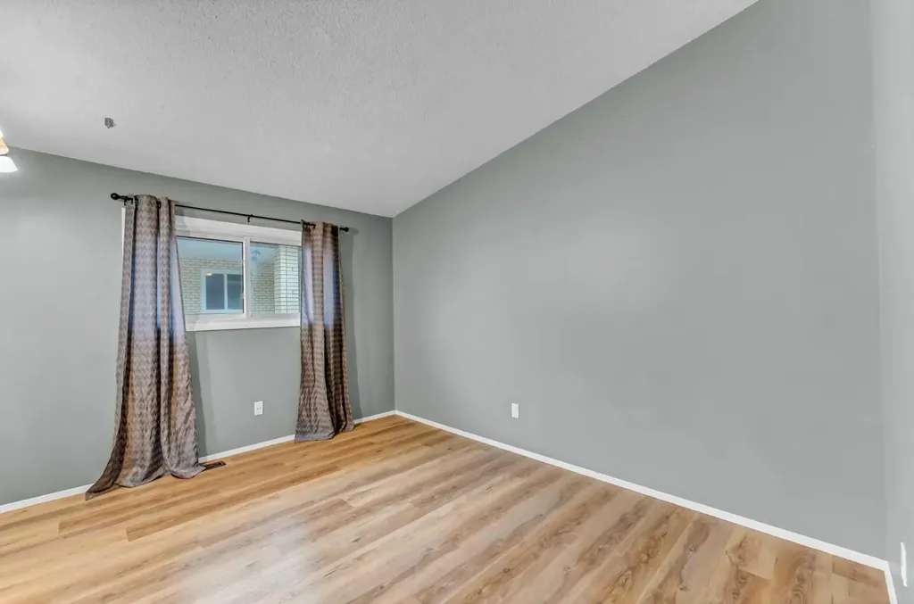 1252 Crockford Crescent NW Medicine Hat AB T1A 7C4