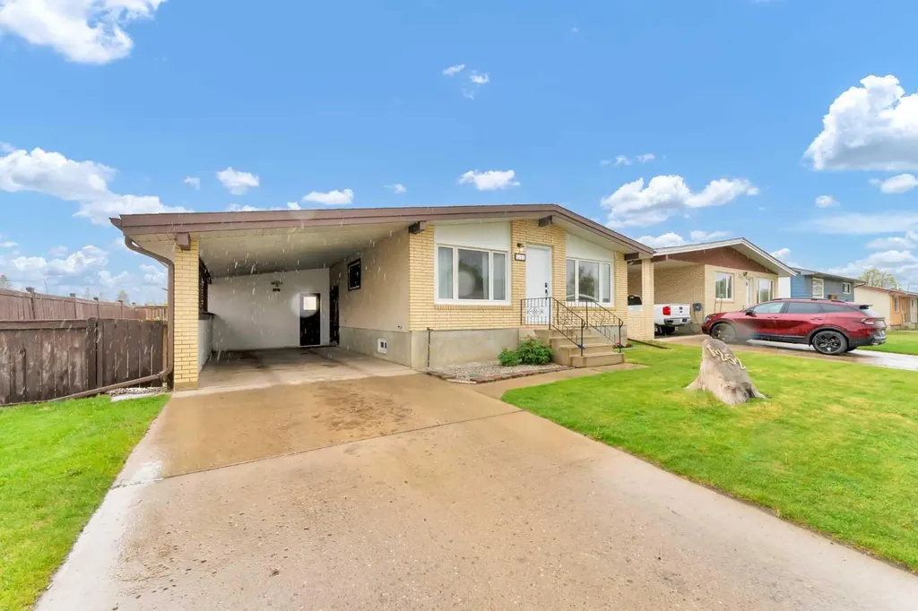 1252 Crockford Crescent NW Medicine Hat AB T1A 7C4