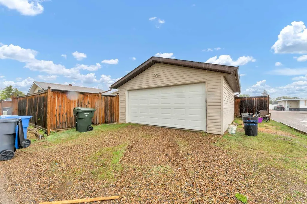 1252 Crockford Crescent NW Medicine Hat AB T1A 7C4