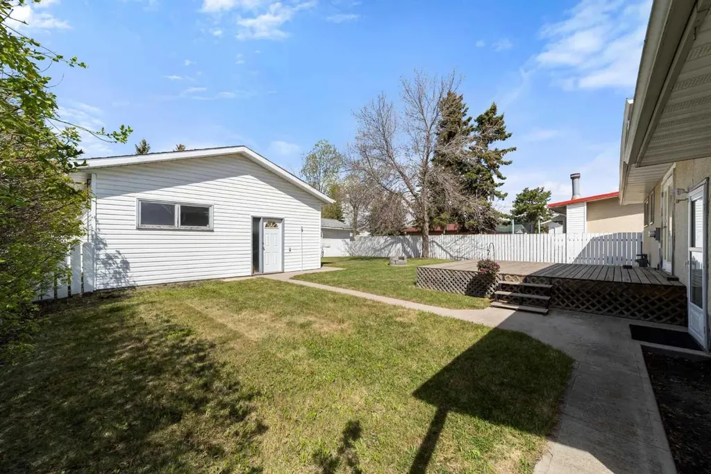 4206 60 Street Close Camrose AB T4V 2H3