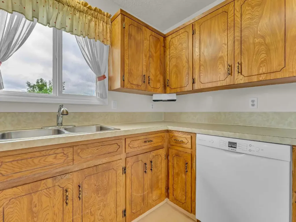 39 Rae Crescent SE Medicine Hat AB T1B3A2