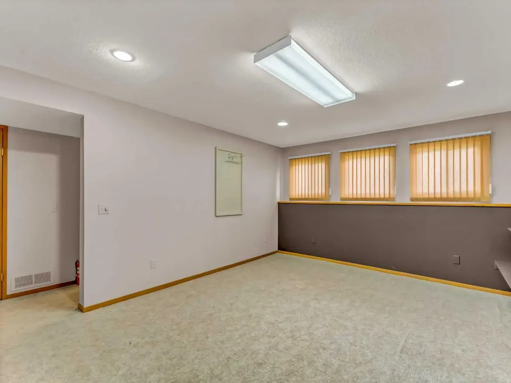 39 Rae Crescent SE Medicine Hat AB T1B3A2