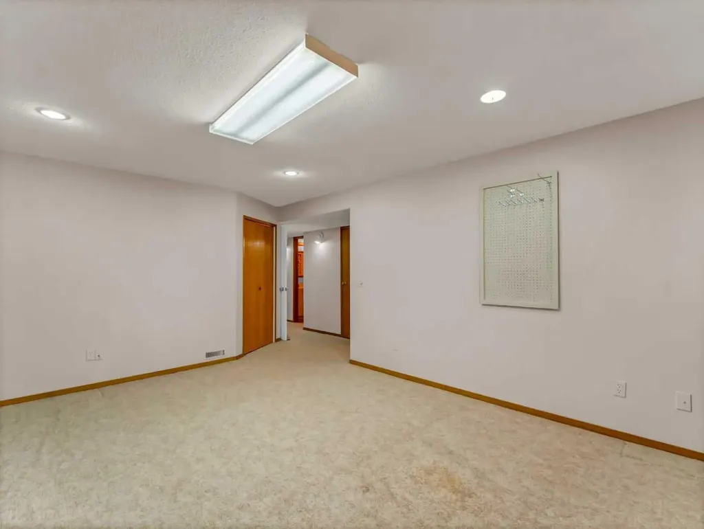 39 Rae Crescent SE Medicine Hat AB T1B3A2