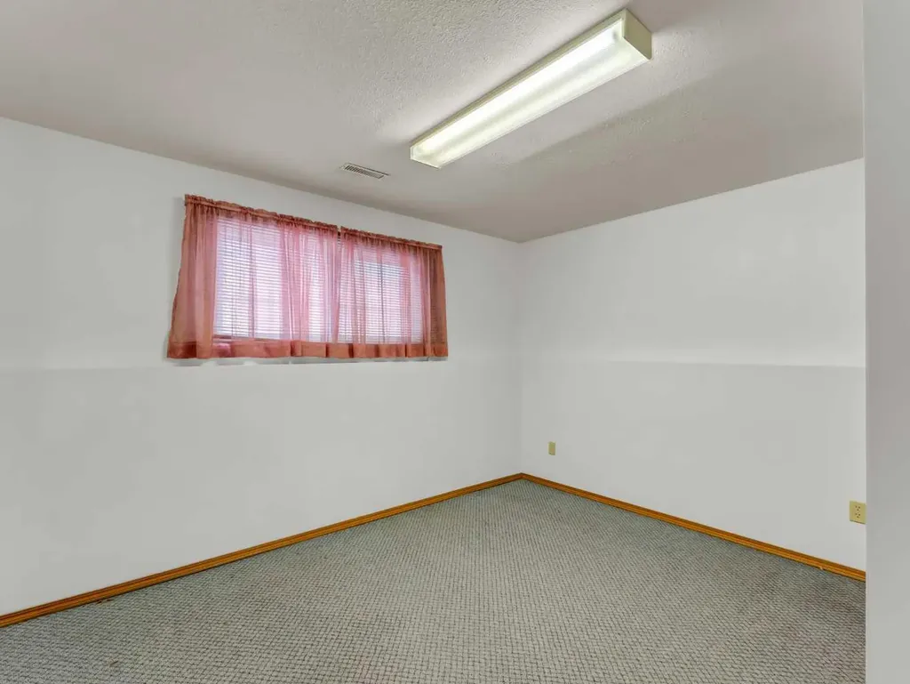 39 Rae Crescent SE Medicine Hat AB T1B3A2
