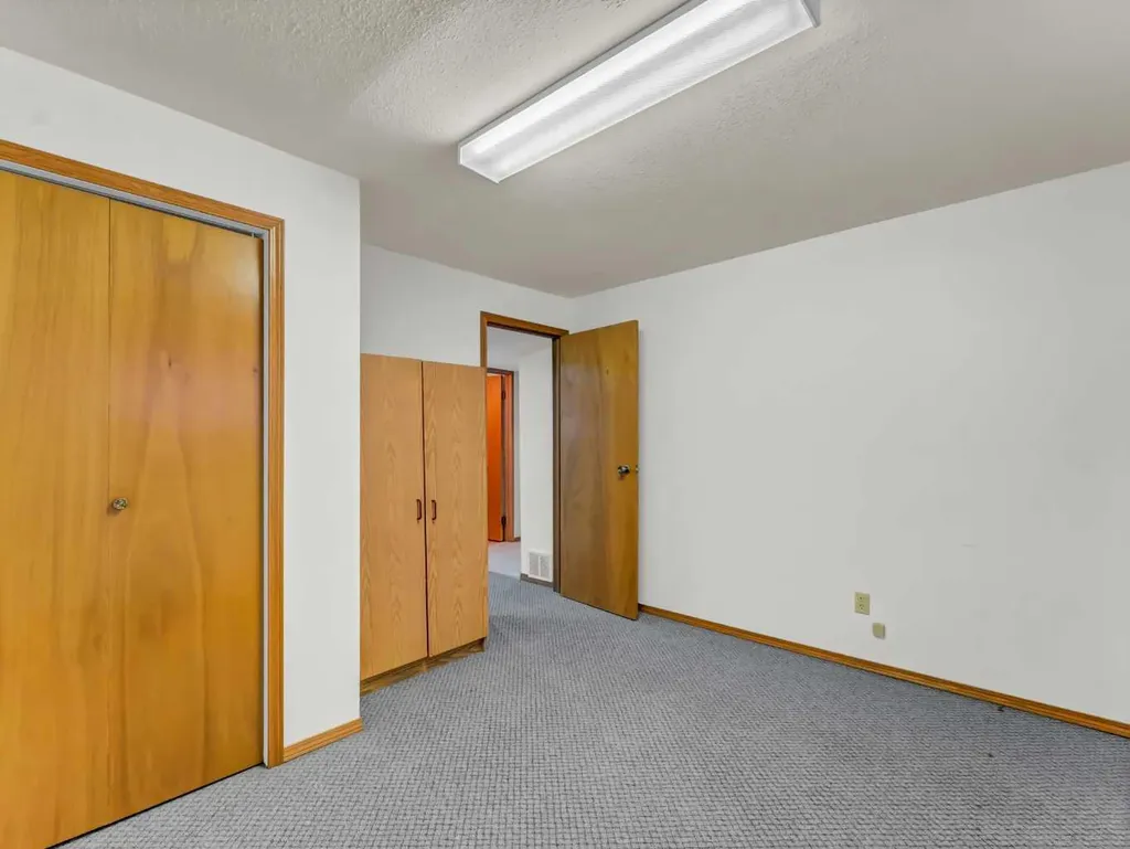 39 Rae Crescent SE Medicine Hat AB T1B3A2