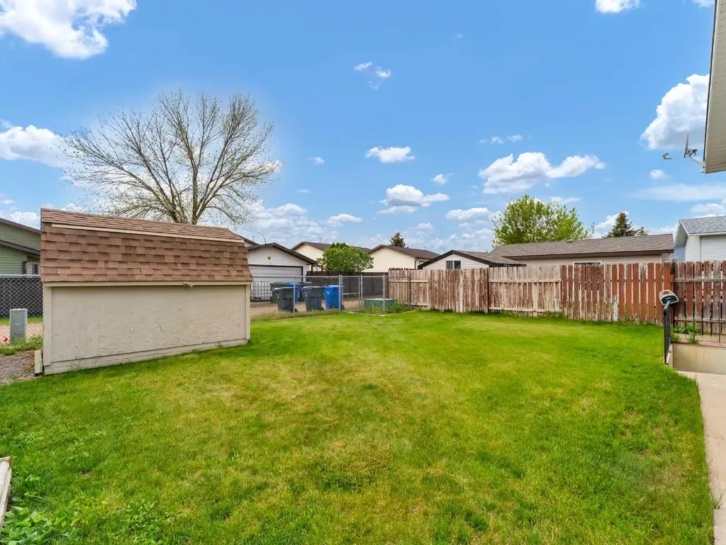 39 Rae Crescent SE Medicine Hat AB T1B3A2