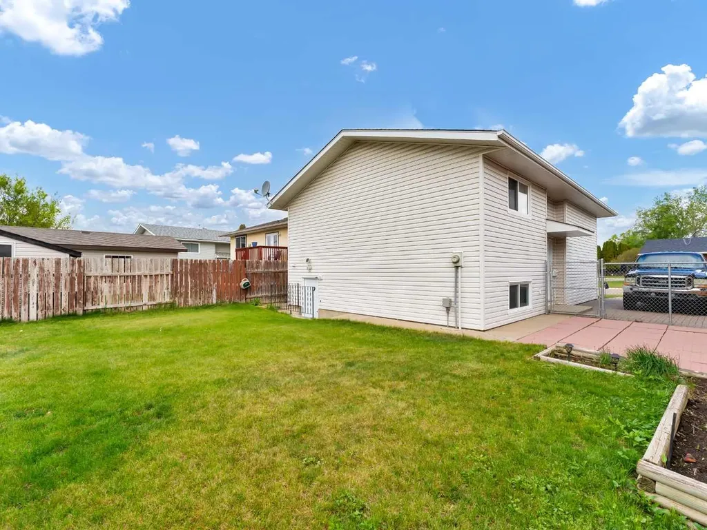 39 Rae Crescent SE Medicine Hat AB T1B3A2