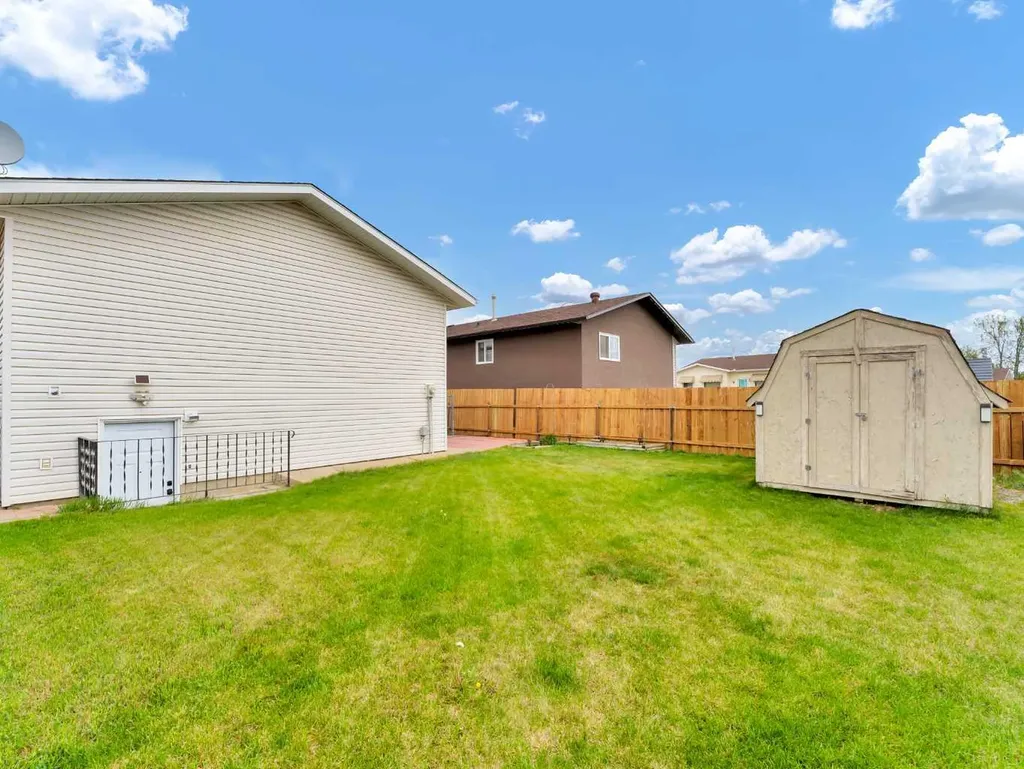 39 Rae Crescent SE Medicine Hat AB T1B3A2