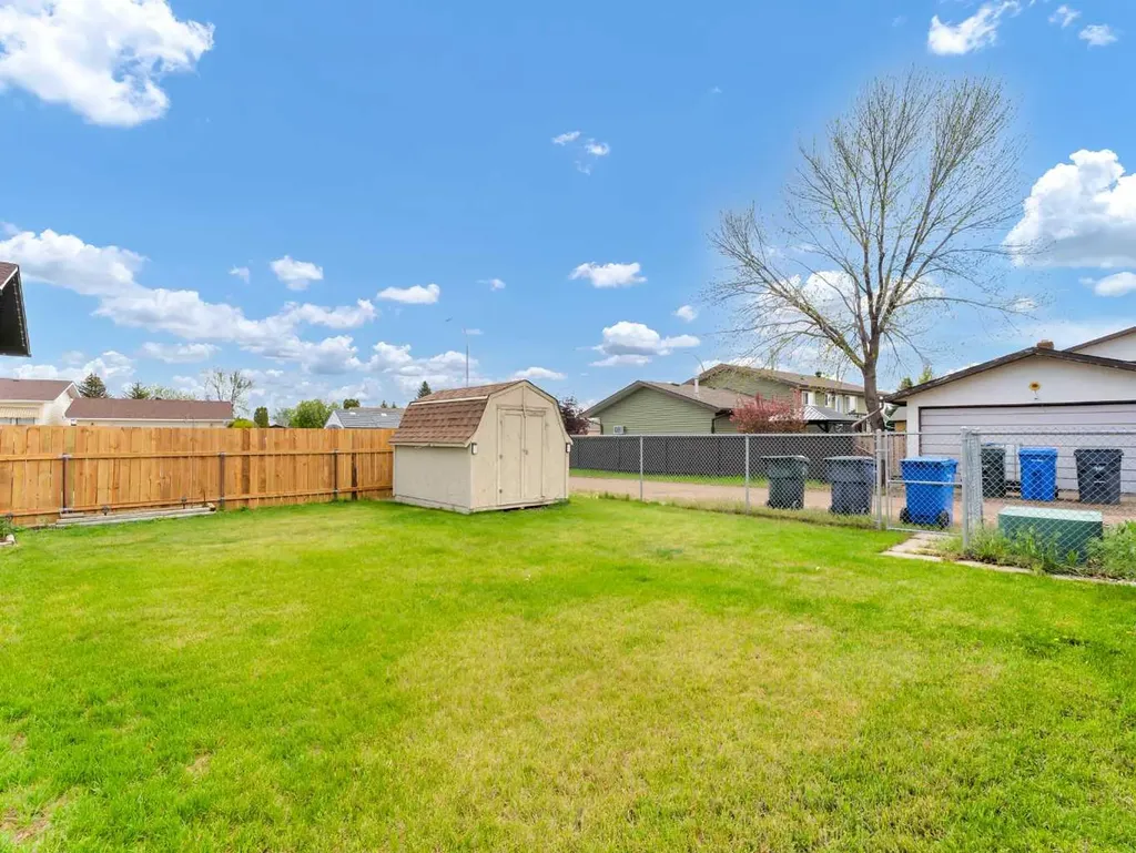 39 Rae Crescent SE Medicine Hat AB T1B3A2