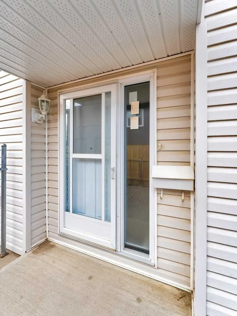 39 Rae Crescent SE Medicine Hat AB T1B3A2