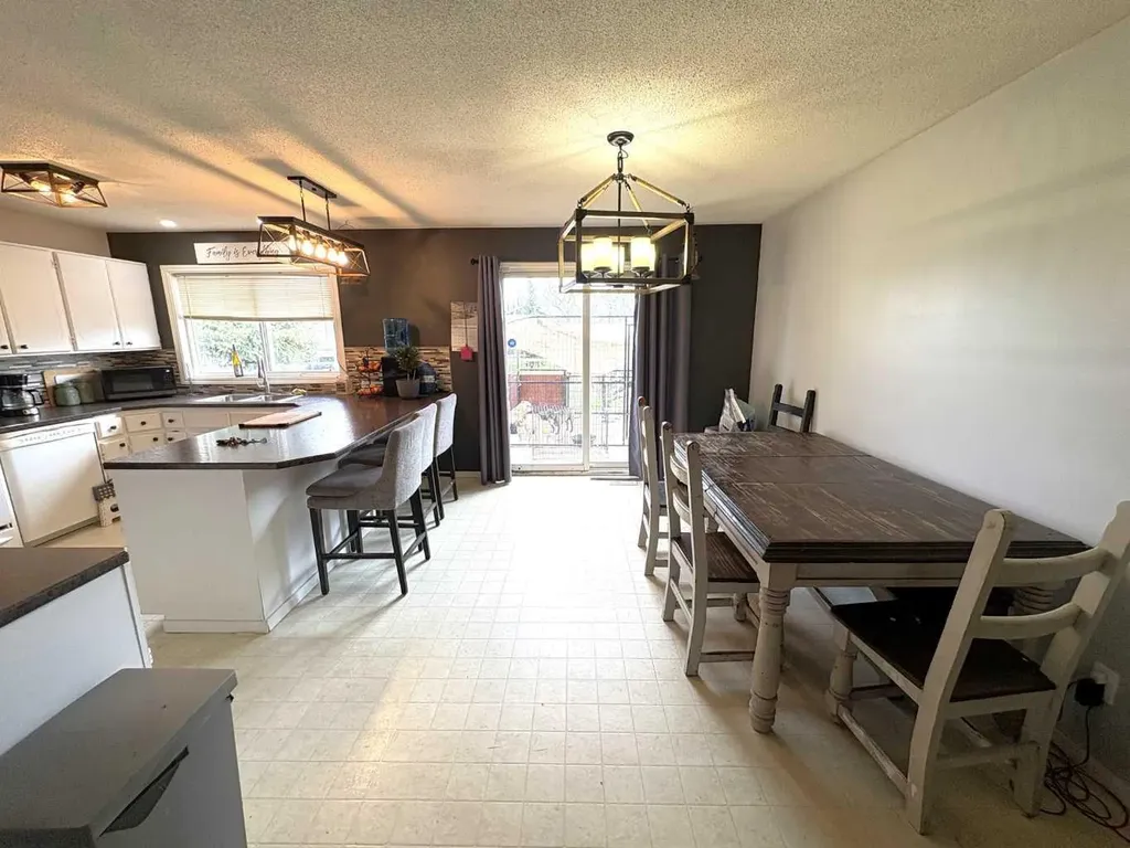 5602 47 Avenue W Forestburg AB T0B 1N0