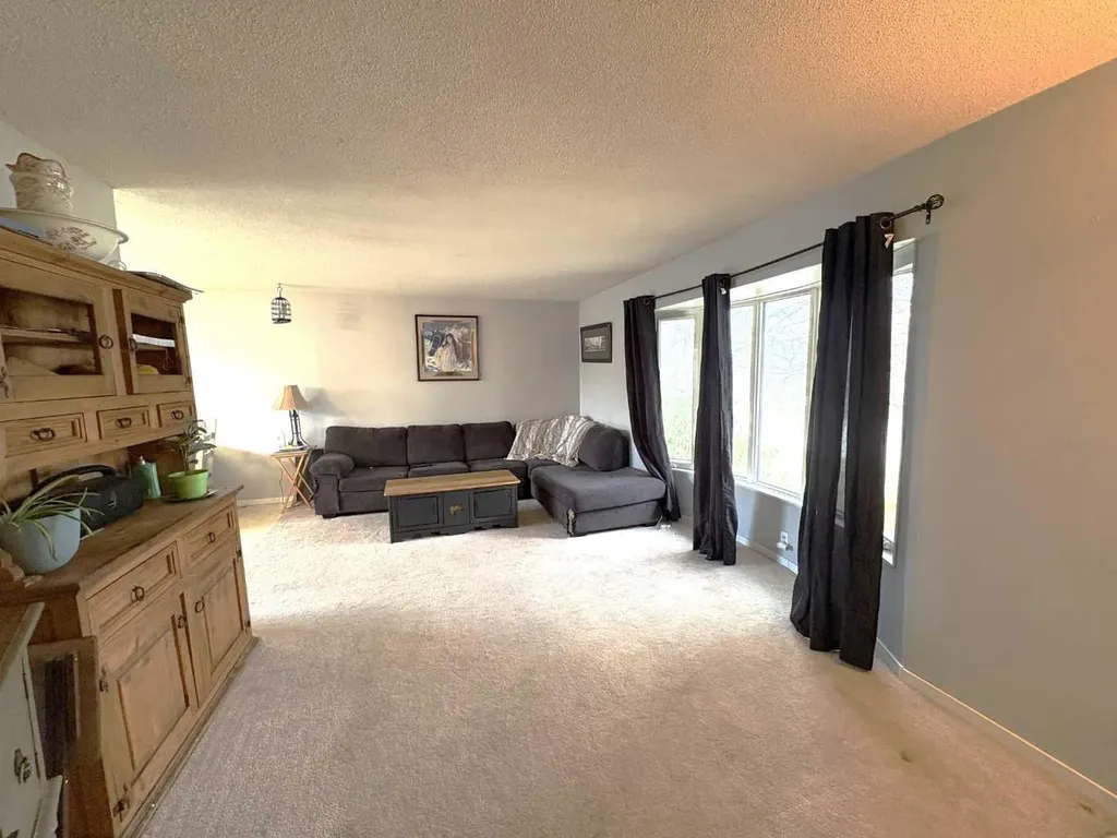 5602 47 Avenue W Forestburg AB T0B 1N0