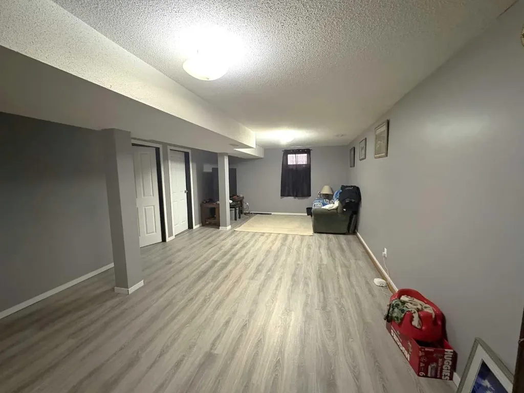 5602 47 Avenue W Forestburg AB T0B 1N0