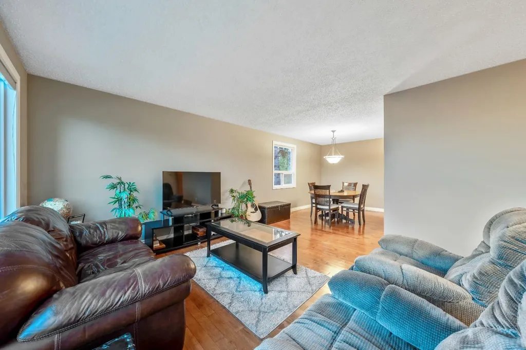 6003 Legsby Road SW Calgary AB T3E 5G5