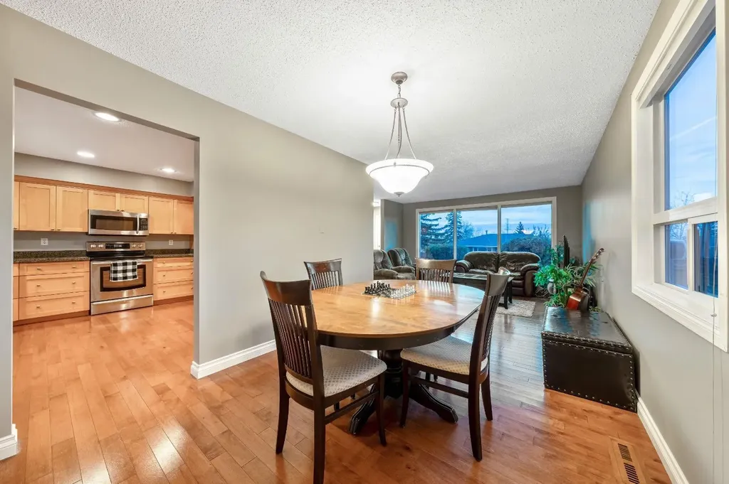 6003 Legsby Road SW Calgary AB T3E 5G5