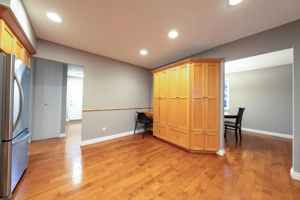 6003 Legsby Road SW Calgary AB T3E 5G5