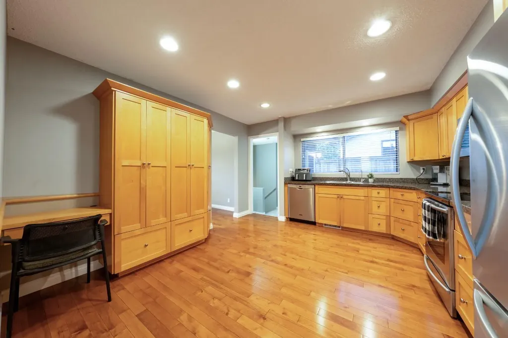 6003 Legsby Road SW Calgary AB T3E 5G5