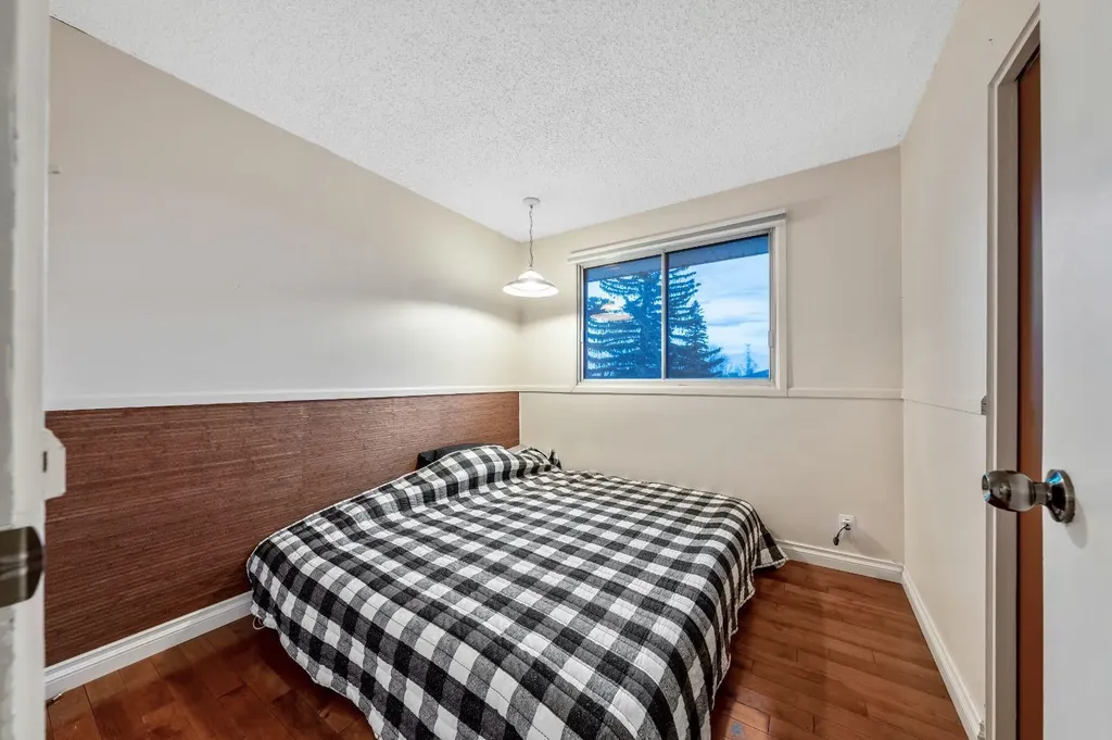 6003 Legsby Road SW Calgary AB T3E 5G5