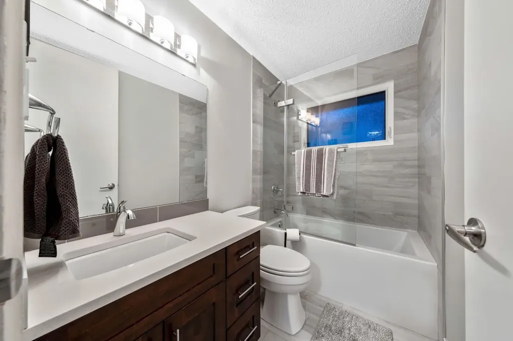 6003 Legsby Road SW Calgary AB T3E 5G5