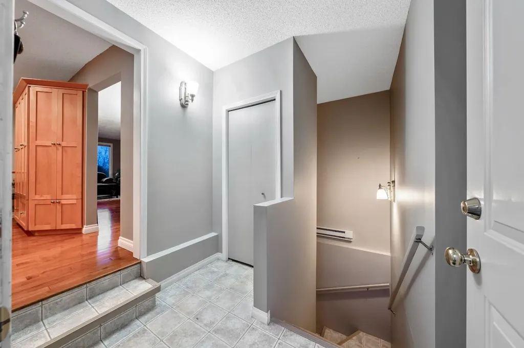 6003 Legsby Road SW Calgary AB T3E 5G5