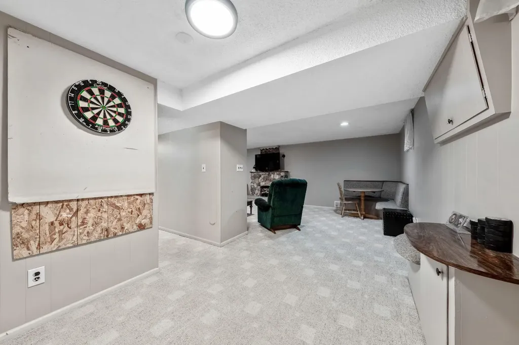 6003 Legsby Road SW Calgary AB T3E 5G5