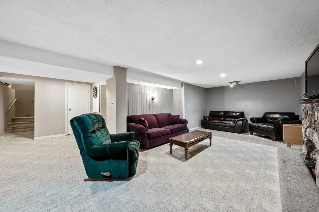 6003 Legsby Road SW Calgary AB T3E 5G5