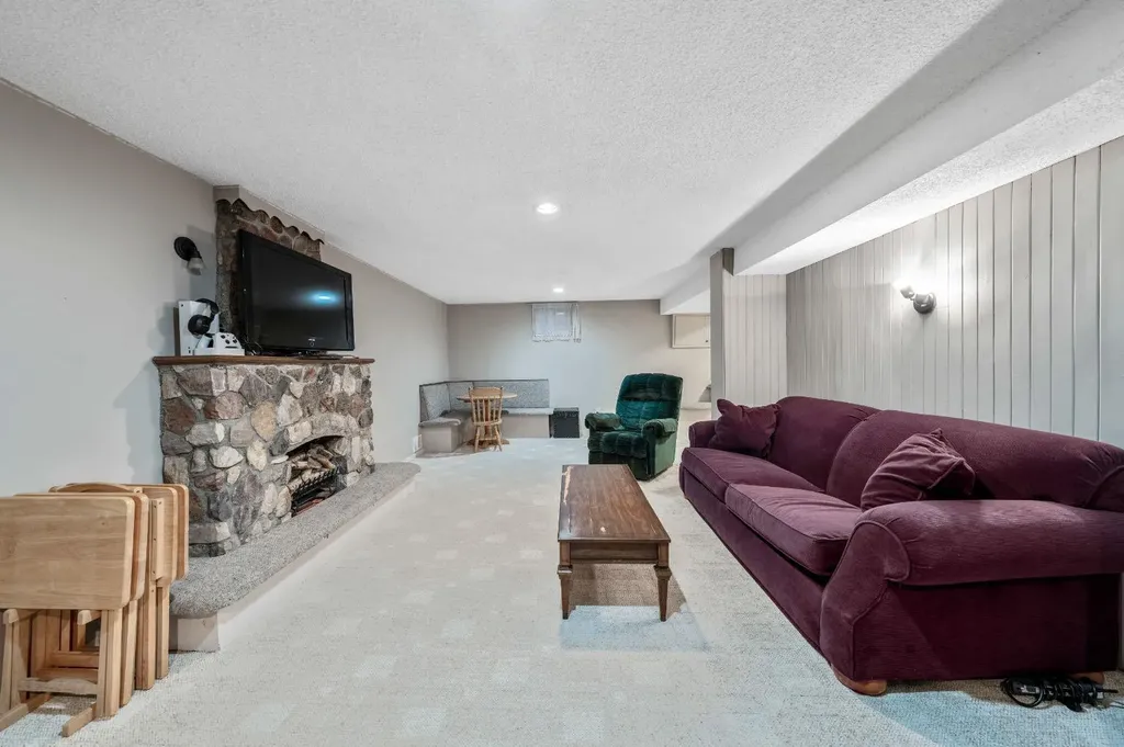 6003 Legsby Road SW Calgary AB T3E 5G5