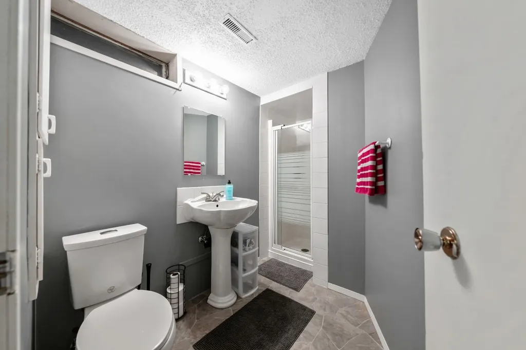 6003 Legsby Road SW Calgary AB T3E 5G5