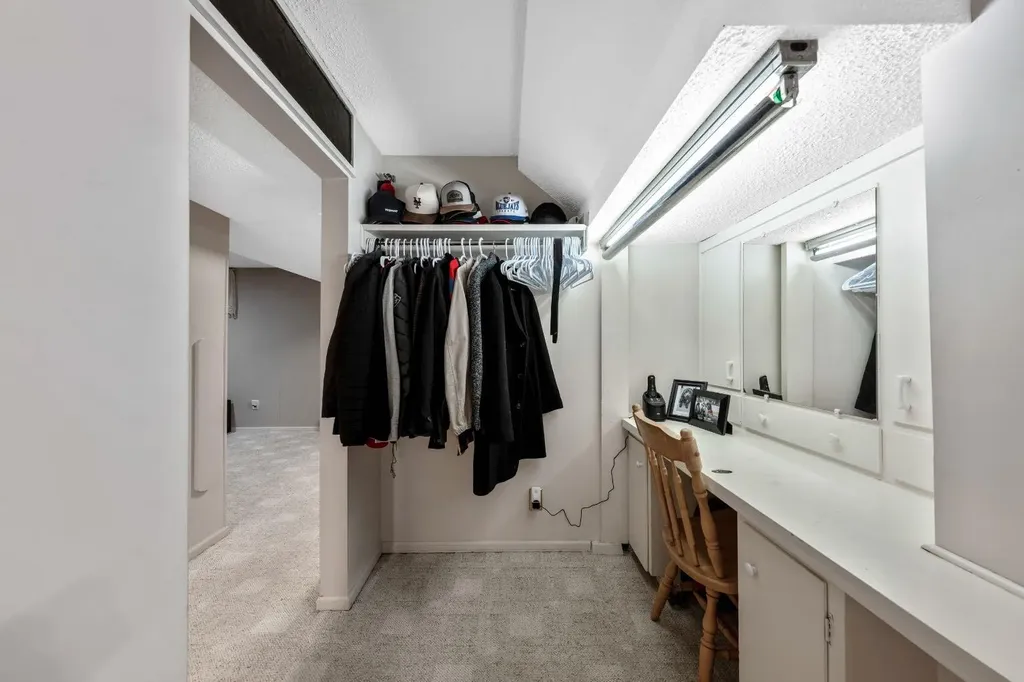 6003 Legsby Road SW Calgary AB T3E 5G5