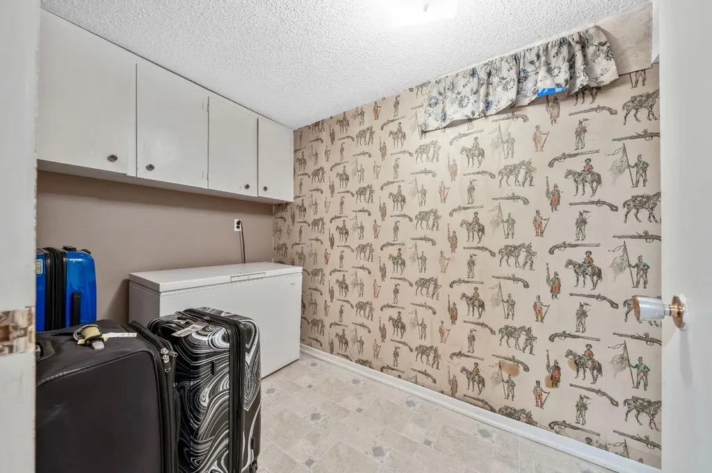 6003 Legsby Road SW Calgary AB T3E 5G5