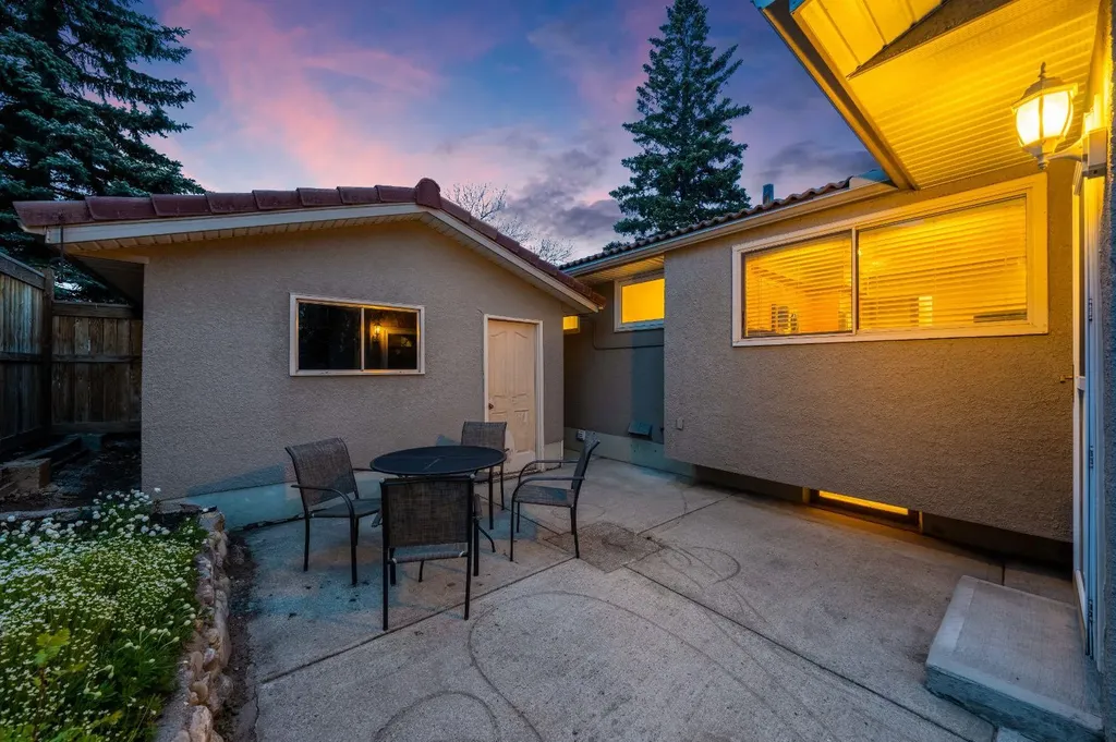 6003 Legsby Road SW Calgary AB T3E 5G5