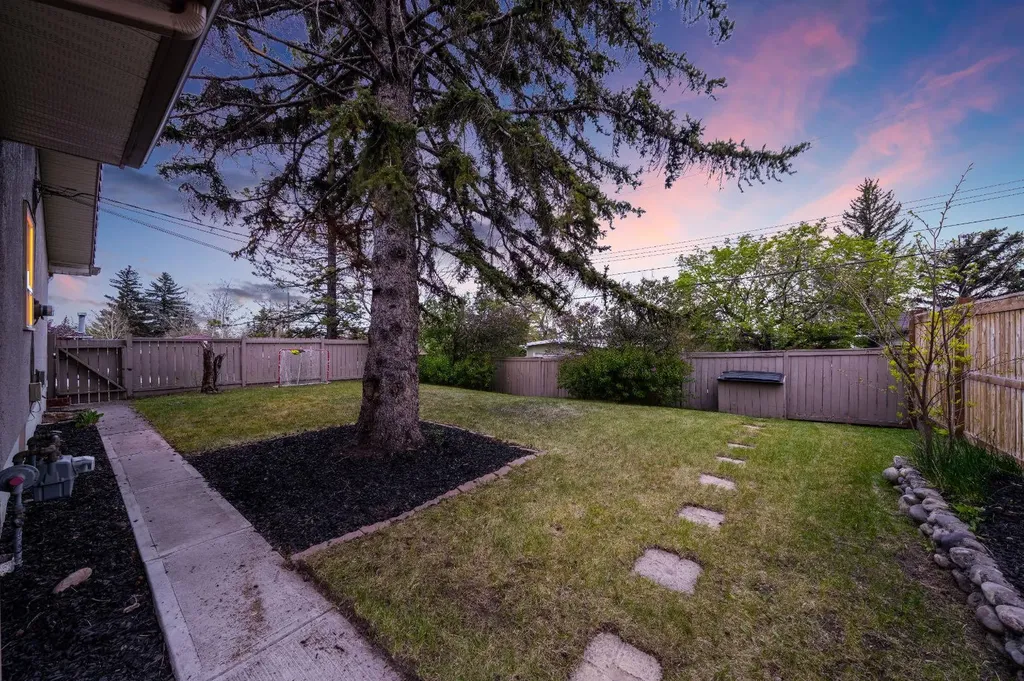 6003 Legsby Road SW Calgary AB T3E 5G5