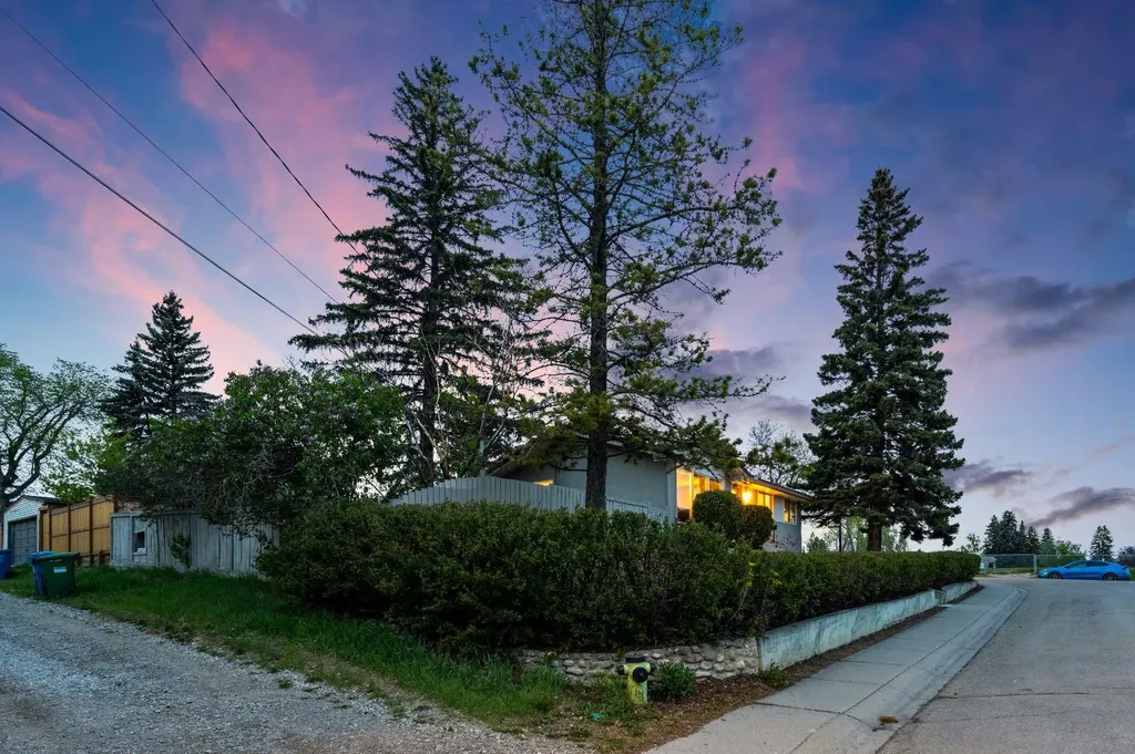 6003 Legsby Road SW Calgary AB T3E 5G5