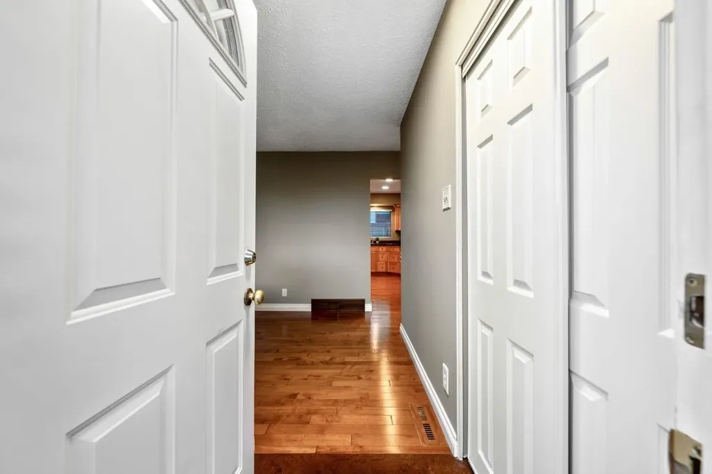 6003 Legsby Road SW Calgary AB T3E 5G5