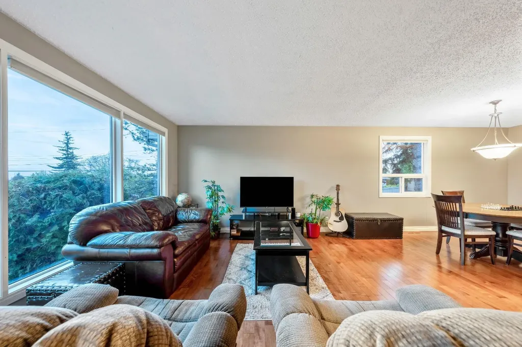 6003 Legsby Road SW Calgary AB T3E 5G5