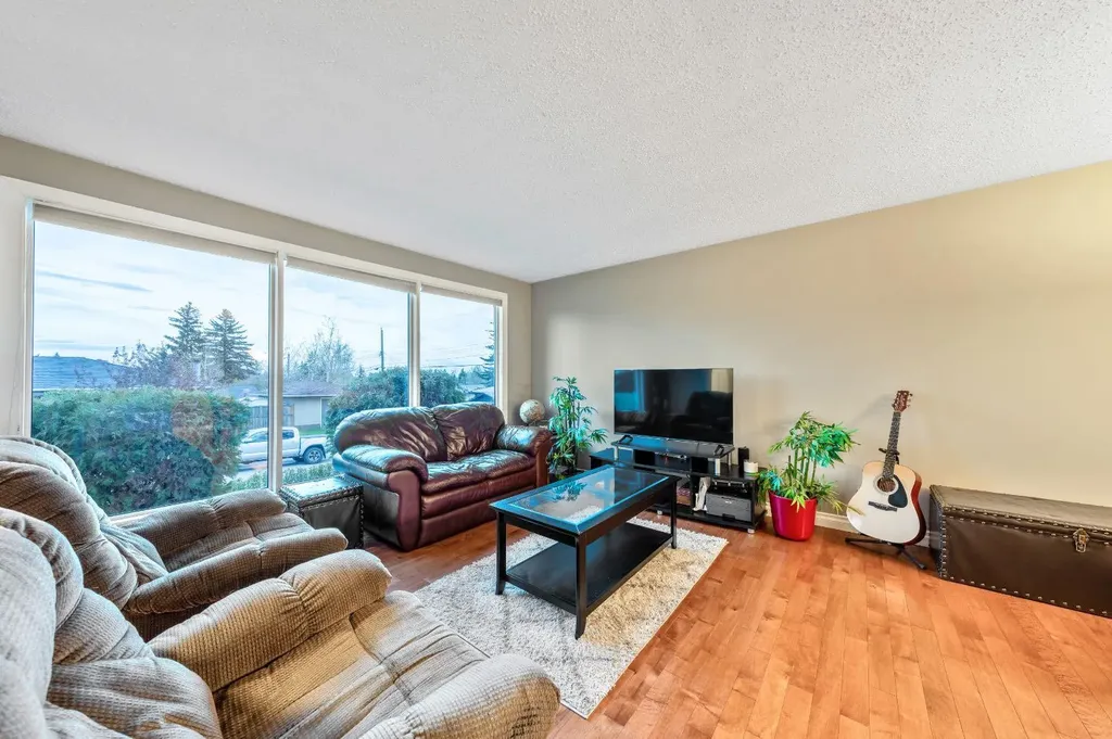 6003 Legsby Road SW Calgary AB T3E 5G5