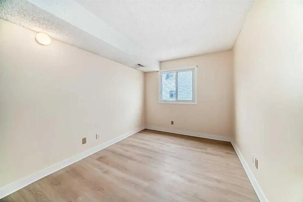 1540 29 Street NW Calgary AB T2N 4M1