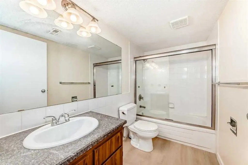 1540 29 Street NW Calgary AB T2N 4M1