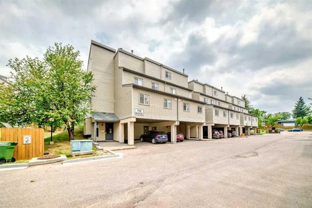 1540 29 Street NW Calgary AB T2N 4M1