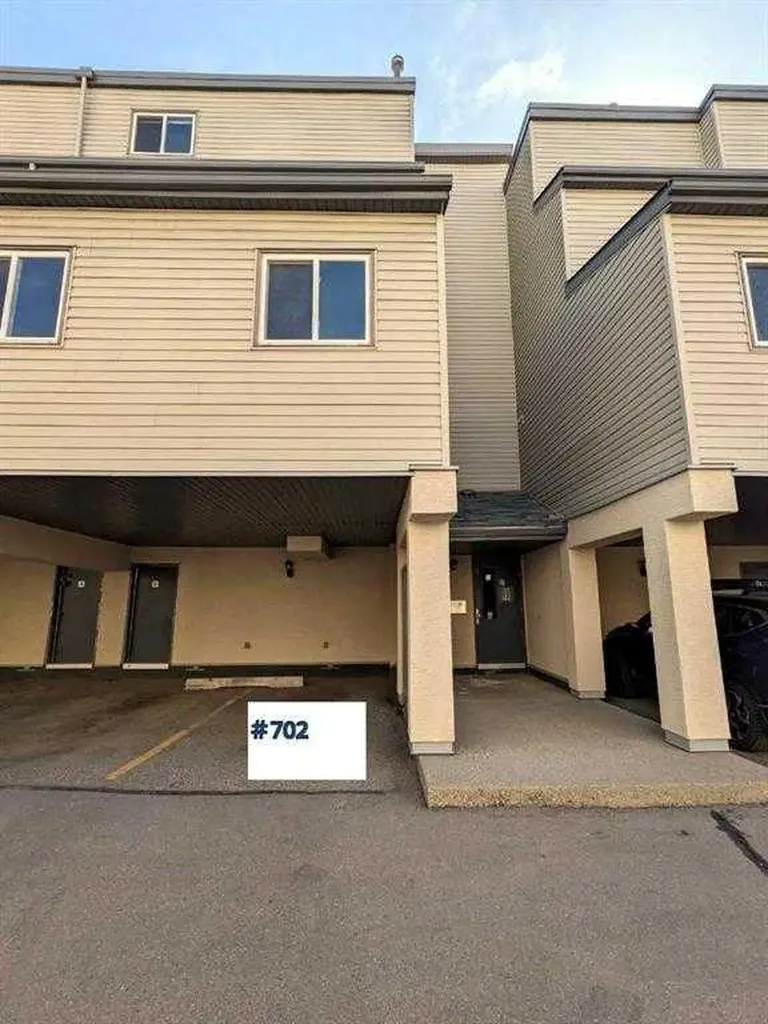 1540 29 Street NW Calgary AB T2N 4M1